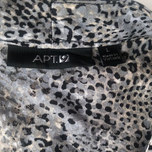 Apt9 Snake Skin Print Blouse Size Large Sleeveless V Neck - Picture 3 of 9